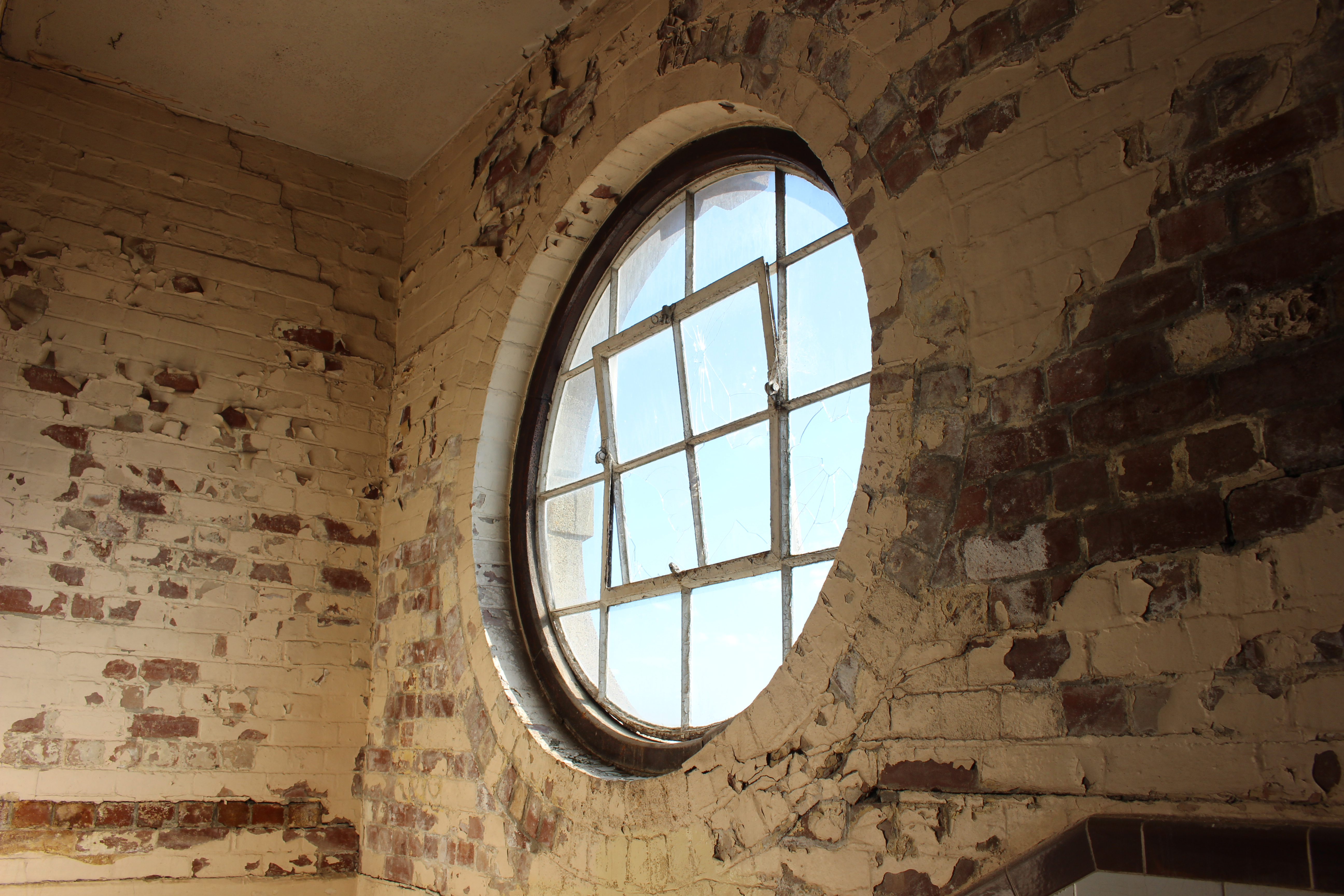 round_window