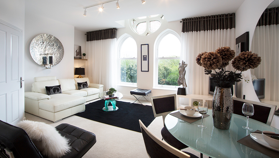 LancasterMoor_950x540_living3