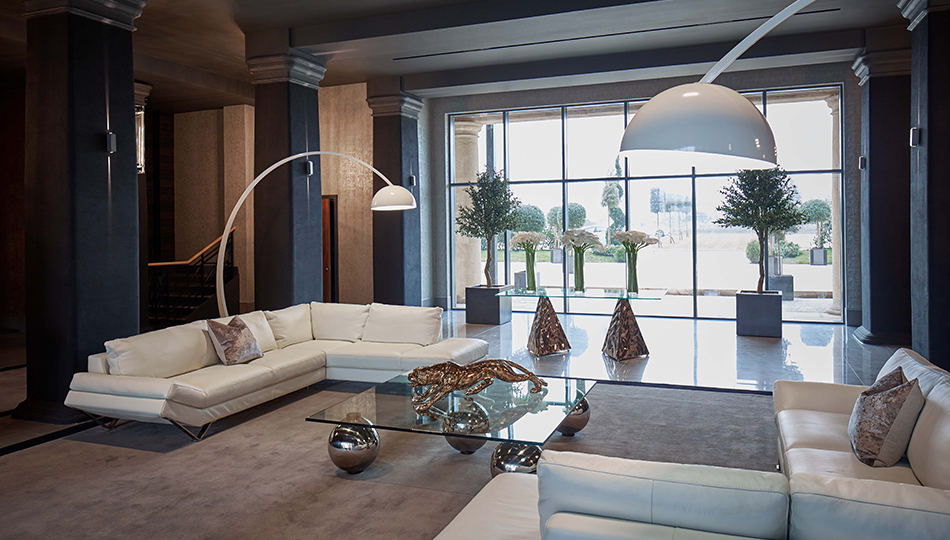 Terrys_950x540_lobby