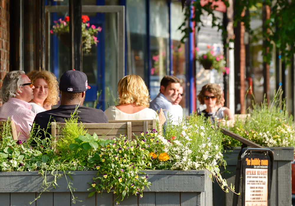People living the Alderley Lifestyle outside dining